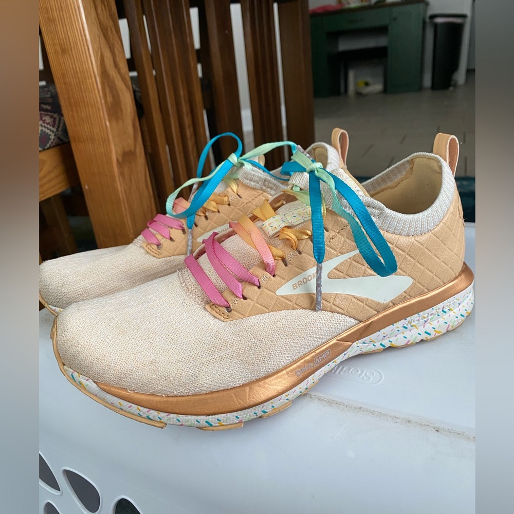 Brooks ricochet limited edition ice cream cone running shoe women’s size 8